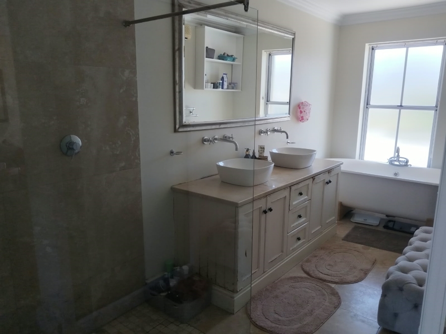 To Let 3 Bedroom Property for Rent in Lake Michelle Western Cape